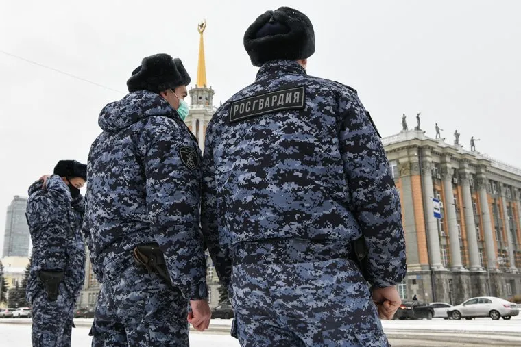 Проверка Росгвардией и МОБом соблюдения санитарных мер. Екатеринбург