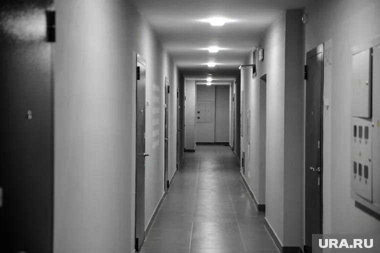 В доме класса «стандартное жилье» должна иметься металлическая входная дверь и межкомнатные двери