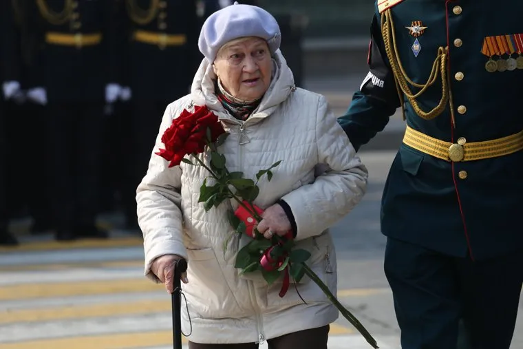 Парад Победы. Точка у сквера. Екатеринбург