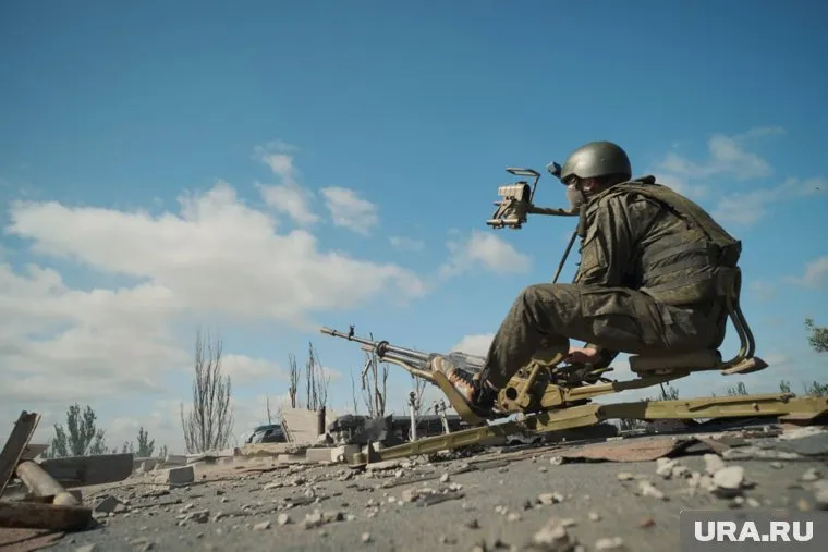 Блиновский возит боекомплекты на переднюю