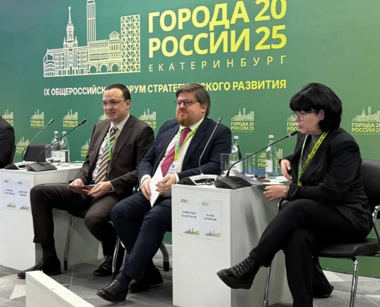 Дмитрий Ионин (слева) намерен развивать деловой туризм в Свердловской области 