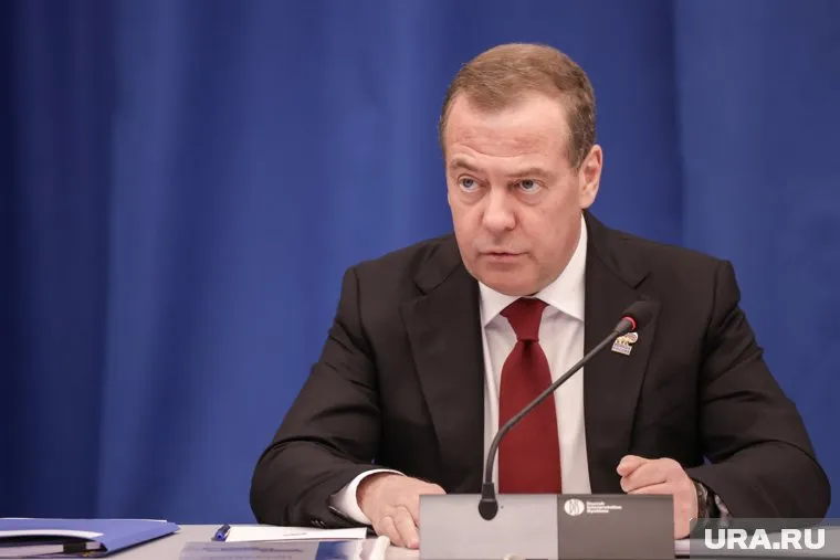 Медведев заявил, что война на Ближнем Востоке затронет и другие страны