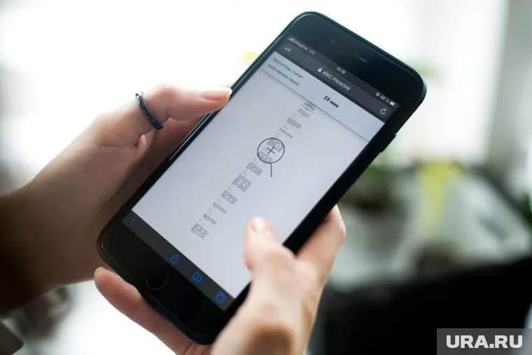 Злоумышленники заставили жительницу Екатеринбурга взять «зеркальные» кредиты