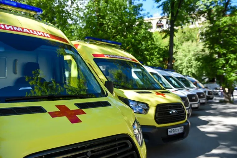 Передача автомобилей Скорой медицинской помощи бригадам медиков. Екатеринбург