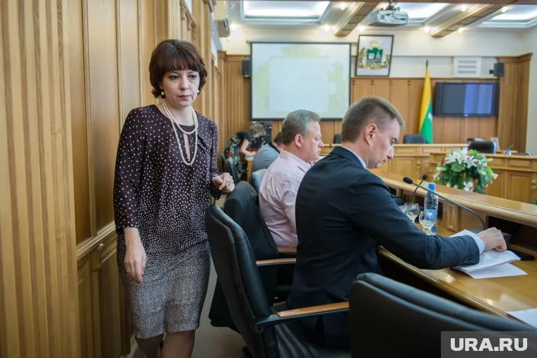 Светлана Григорьева всегда стоит за спиной депутатов