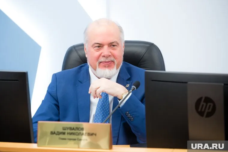 10 лет назад Вадим Шувалов был без бороды, но уже с усами