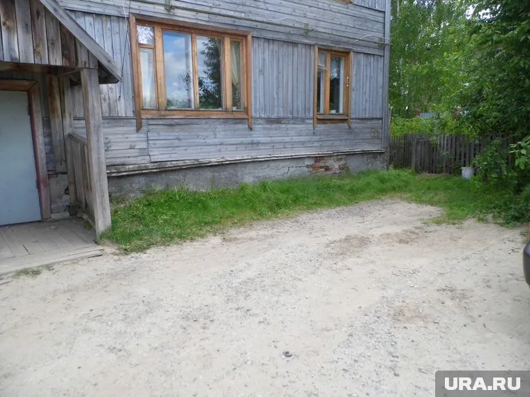 Жители переживают, что правая сторона дома имеет наклон