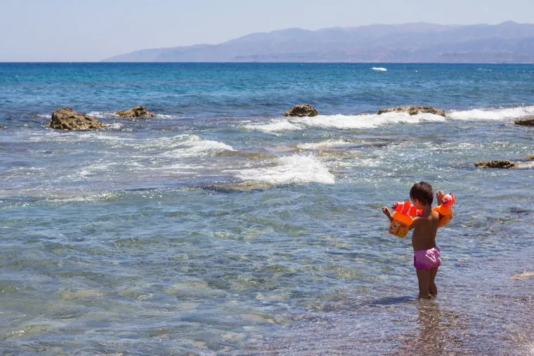 Греция. Крит., ребенок, отдых, море, пляж, купание