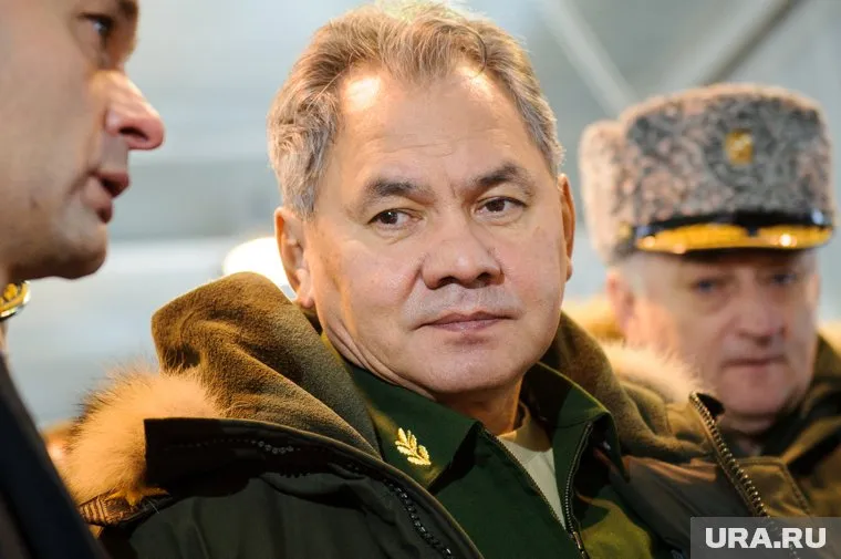 Сергей Шойгу лично поучаствовал в создании открыток