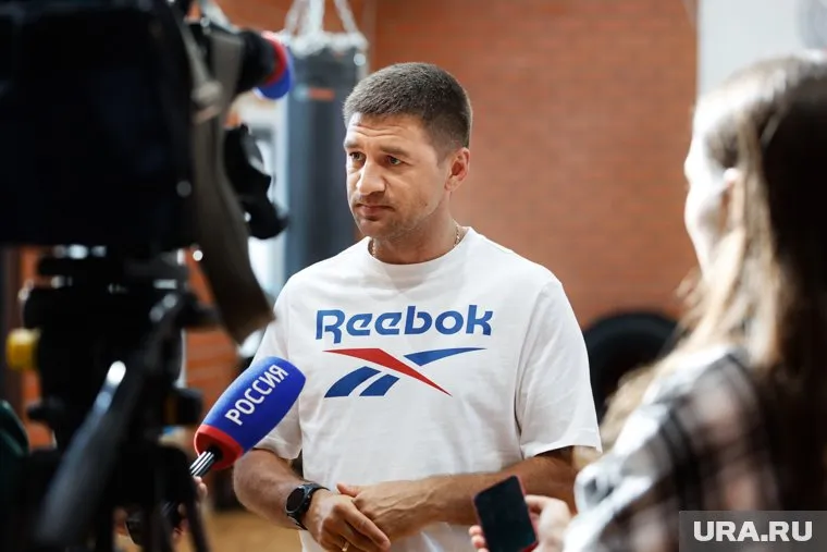 Боксер Геннадий Ковалев дал мастер-класс курганским спортсменам и детям