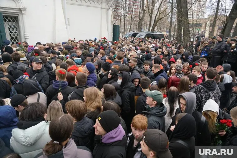 С Пашей Техником пришли проститься множество фанатов и близкие люди