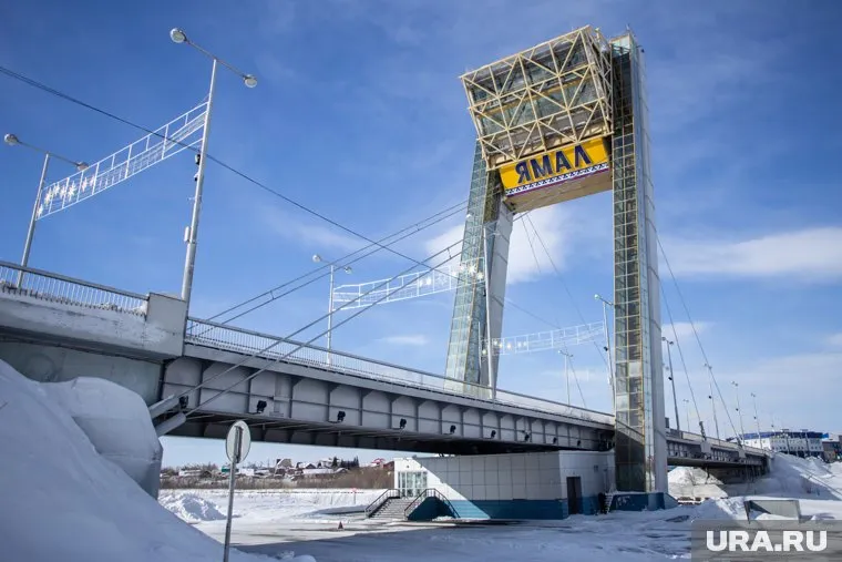 Вантовый мост "Факел" - одна из главных достопримечательностей Салехарда