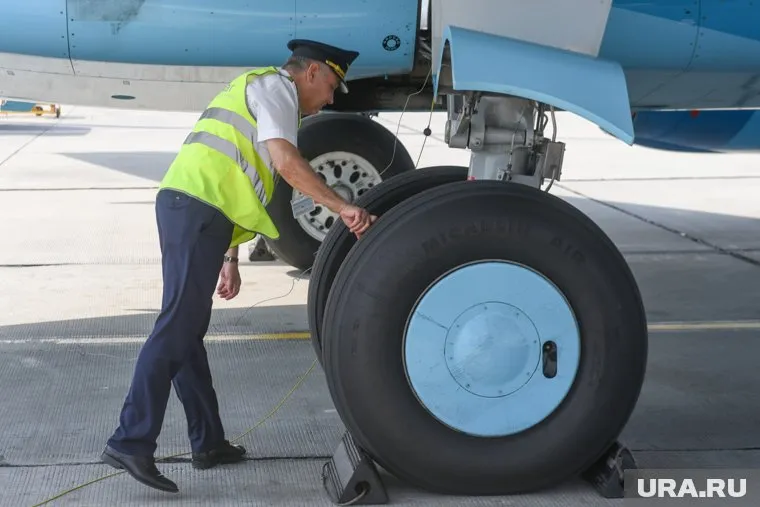 Вылет самолета переносили три раза