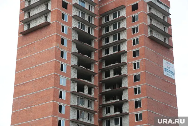 Мальчик находился рядом с недостроенным домом