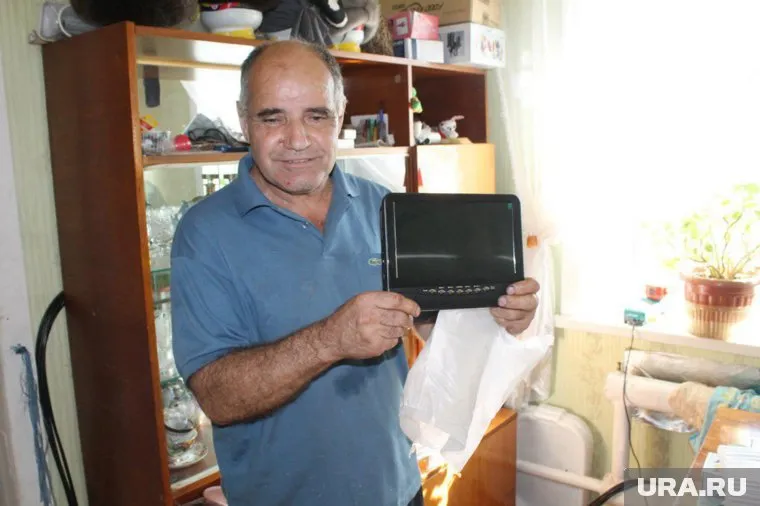 Степан Папилян с новым телевизором