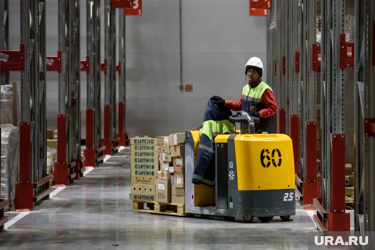 Среди самых популярных вакансий - исполнители для разгрузки и выкладки товаров, грузчики, сборщики