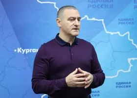 Депутат ГД от Курганской области покормил ветеранов на камеру