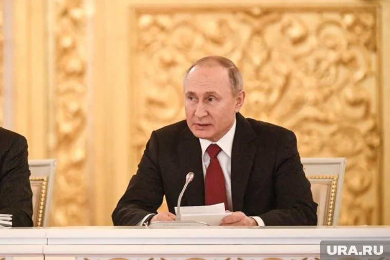 Владимир Путин проводит совещание по ситуации с коронавирусом в стране