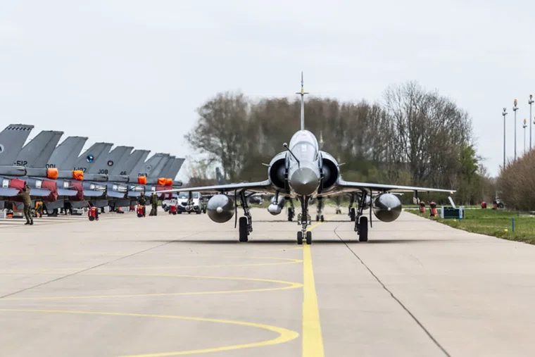 США отказались от бесконечного расширения НАТО, заметил политолог Лукьянов