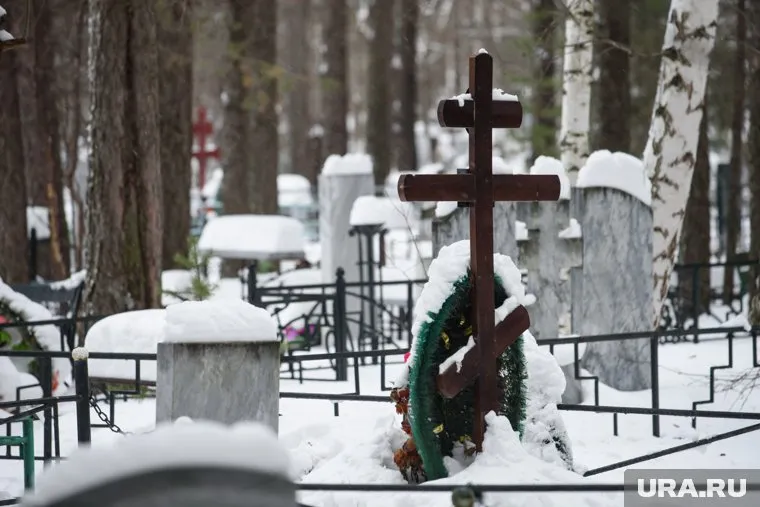 В могиле ветерана ВОВ незаконно похоронили тело посторонней женщины
