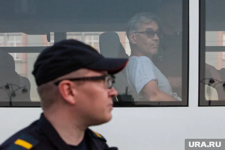 Сторонника Евгения Ройзмана арестовали на 15 суток на несанкционированной акции