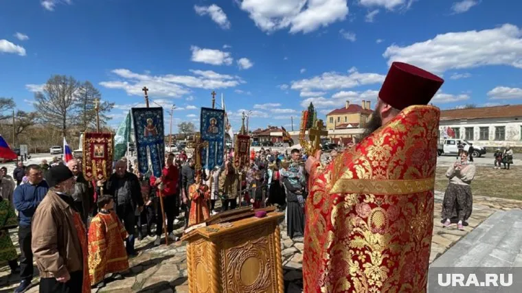 В Сысерти состоялся крестный ход в поддержку спецоперации
