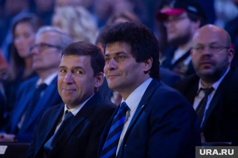 Александр Высокинский (справа) обратился к губернатору (слева) с просьбой о достойной отставке