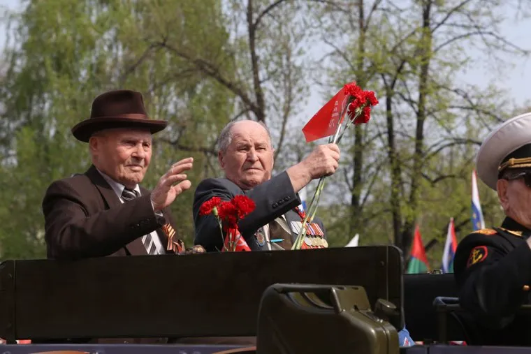 парад 9 мая . Тюмень
