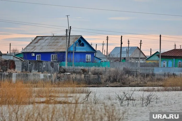 Вода топит городские дома и дачи