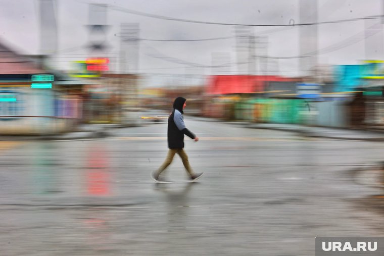 В Кургане пешеход попал под колеса иномарки на улице Дзержинского. Фото