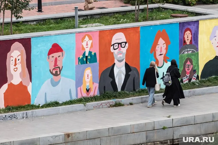 Найти работу художников можно на набережной городского пруда