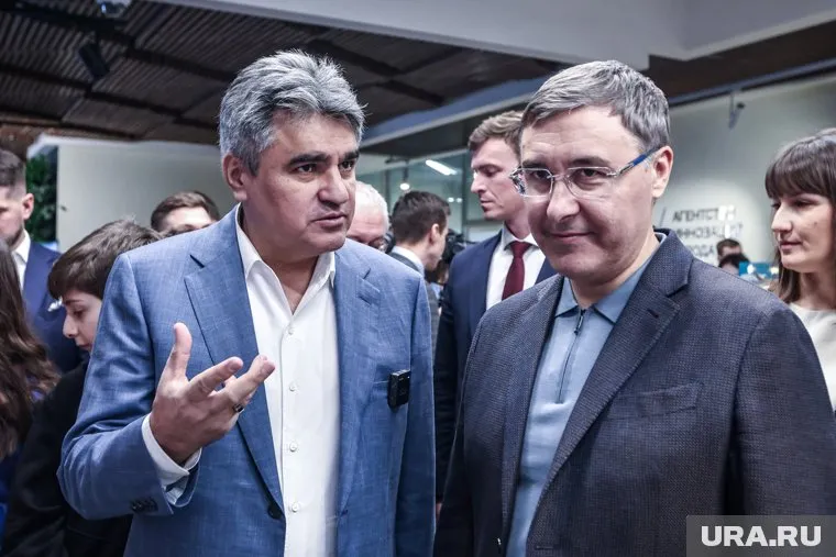 Лидер партии «Новые люди» Алексей Нечаев и глава Минобрнауки Валерий Фальков прививают студентам навыки предпринимательства