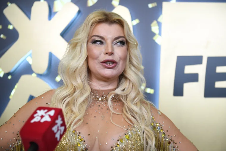 Певица приобрела роскошную трешку в конце 1990-х годов