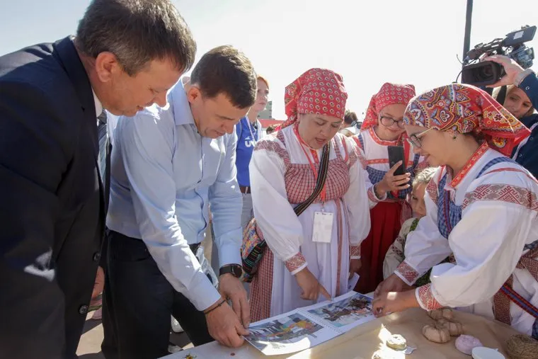 Губернатор на ярмарке в Ирбите. Свердловская область
