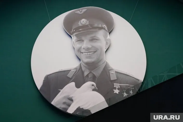 Юрий Гагрин стал первым космонавтом