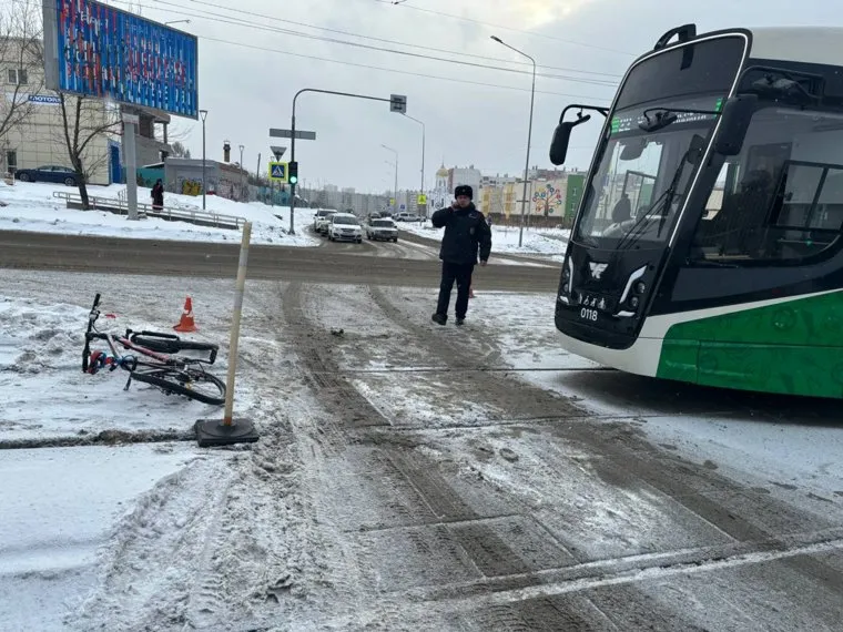 Трамвай сбил пешехода. Челябинск
