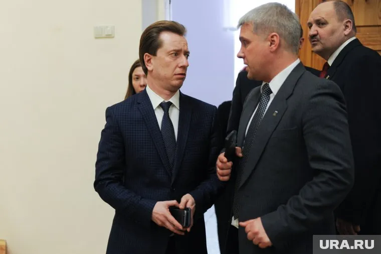 Юрий Панов (справа) скрыл свои судимости и от своего покровителя Владимира Бурматова (слева)