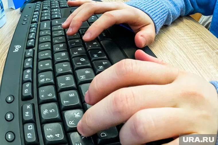 Программисты потребовались для работы со сложной военной техникой