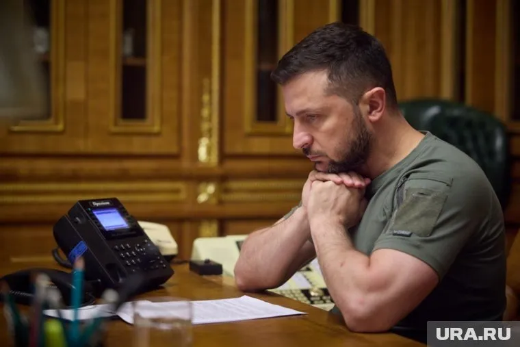 Зеленский играет с огнем, считают в Британии