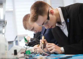 Нефтяники ХМАО будут готовить школьников к профессии с шестого класса