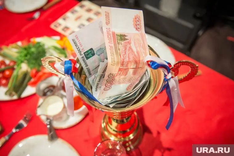 У работающих россиян автоматически будут забирать деньги на пенсии