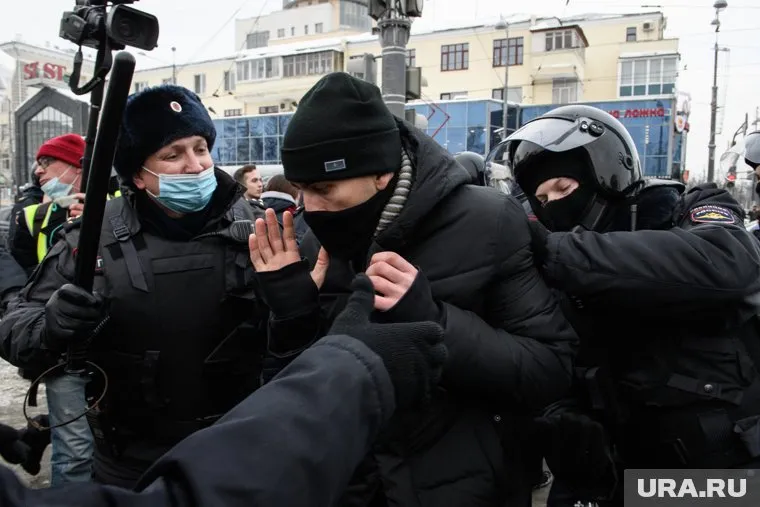 Как и неделю назад, несанкционированную акцию в Екатеринбурге, разогнал ОМОН