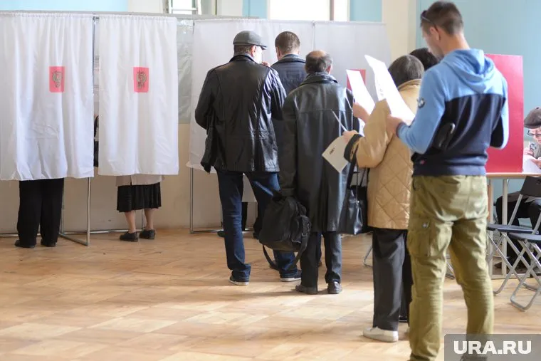 Бюджетников Екатеринбурга попросили проголосовать досрочно