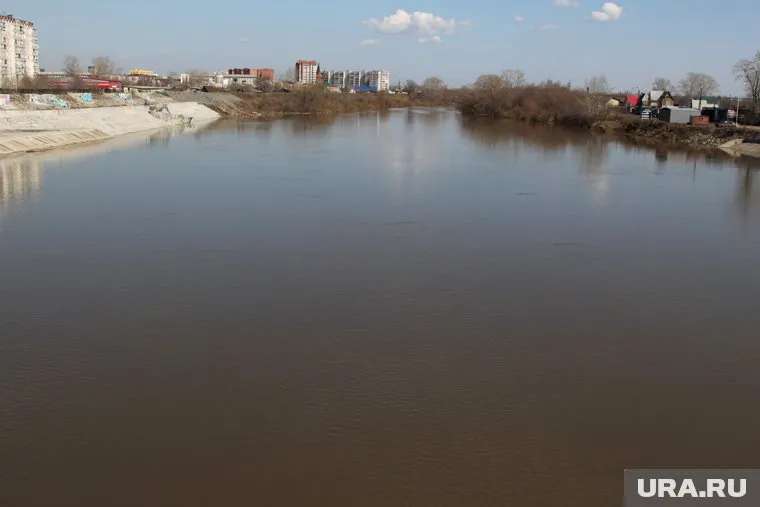 Паводковая волна пришла по реке из Казахстана