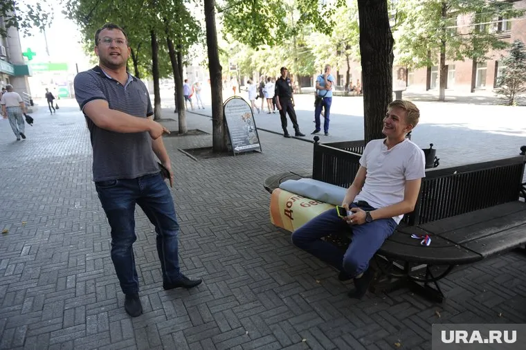 Александр Лебедев (стоит) славится своей эпатажностью