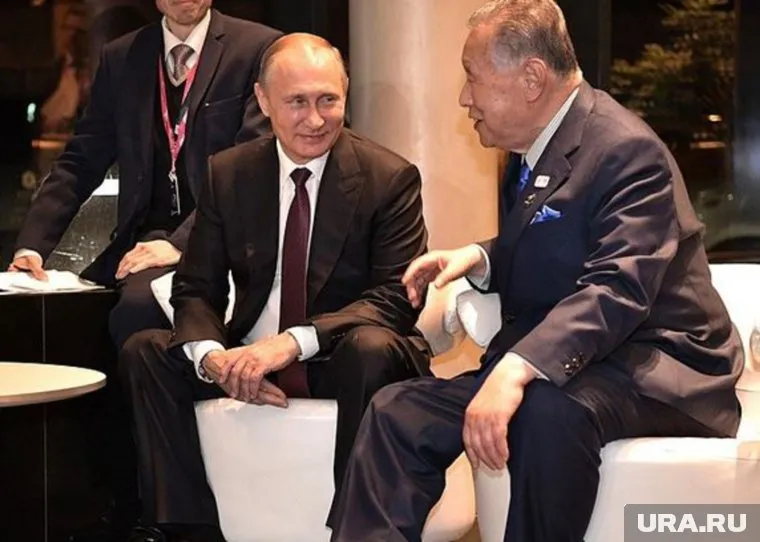 Владимир Путин довез экс-премьера Японии до гостиницы