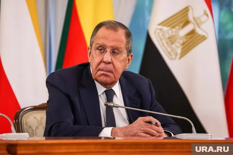 Сергей Лавров заявил, что президент Украины действует не самостоятельно