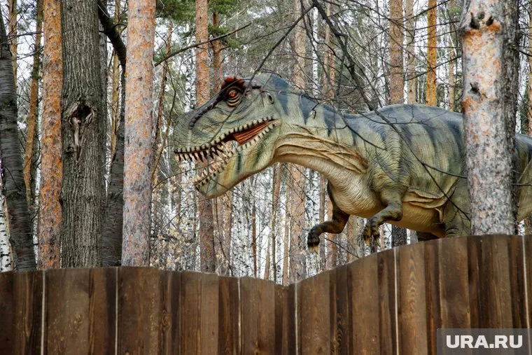 В Нижневартовске открыли парк с механическими динозаврами