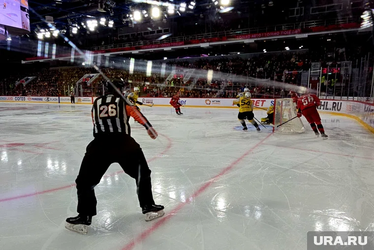 Команды не забросили шайб в первом периоде
