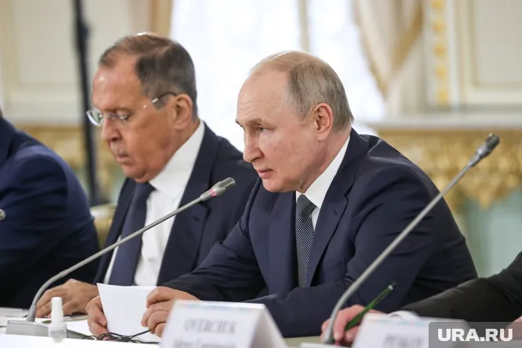 Украина отказывается вести диалог с Россией, отметил Владимир Путин